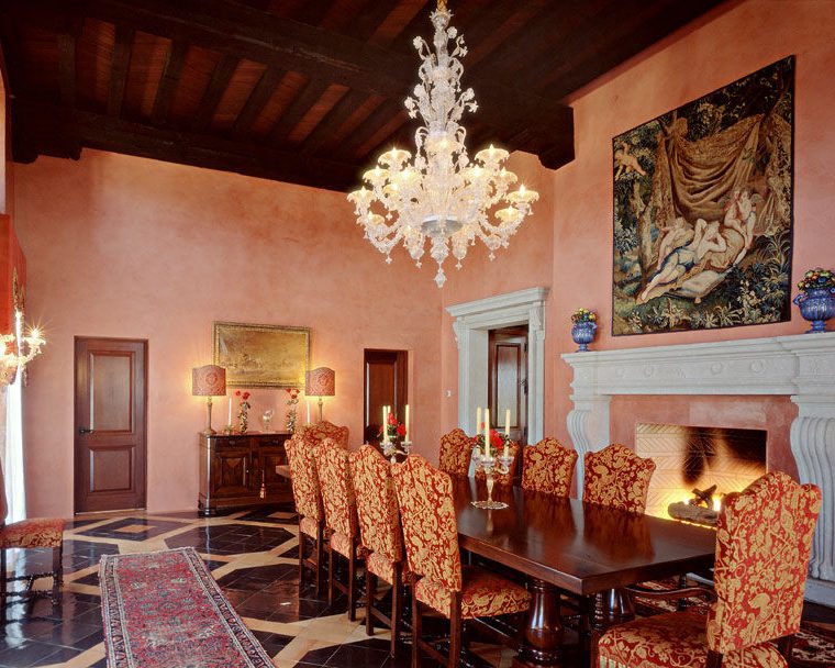 Marmorino medium villa dining room